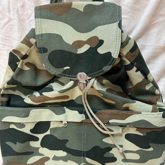 Baggu Camouflage Canvas Backpack Bag - Picture 2 of 8